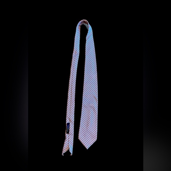 Burberry tie authentic ,classic colours ,used once - Picture 1 of 7